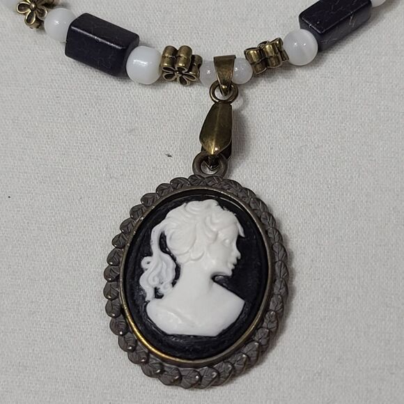 Handmade Cameo Glass White Freshwater Necklace set - Picture 7 of 15